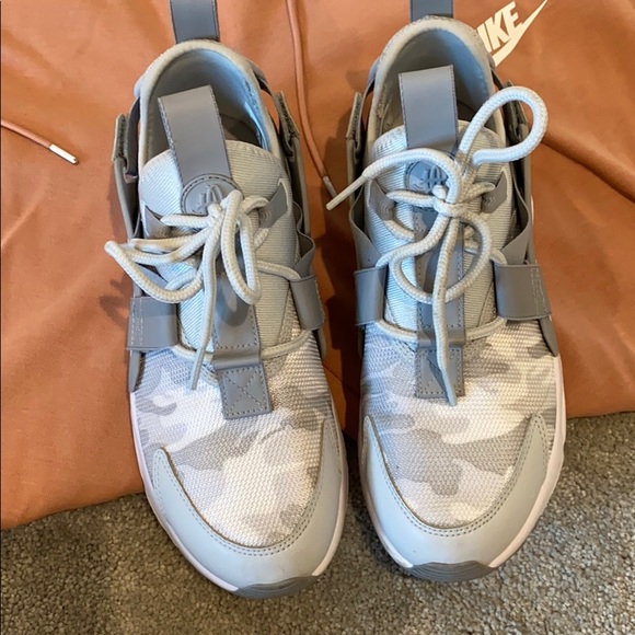 SOLD Camo Huarache Nike’s - Picture 2 of 3